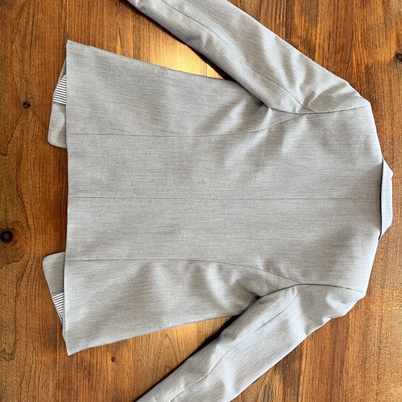 Isaac Mizrahi pearl grey suit jacket - Picture 2 of 4